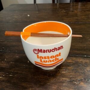 Maruchan Instant Lunch Noodle Bowl with Chapsticks! 🍜